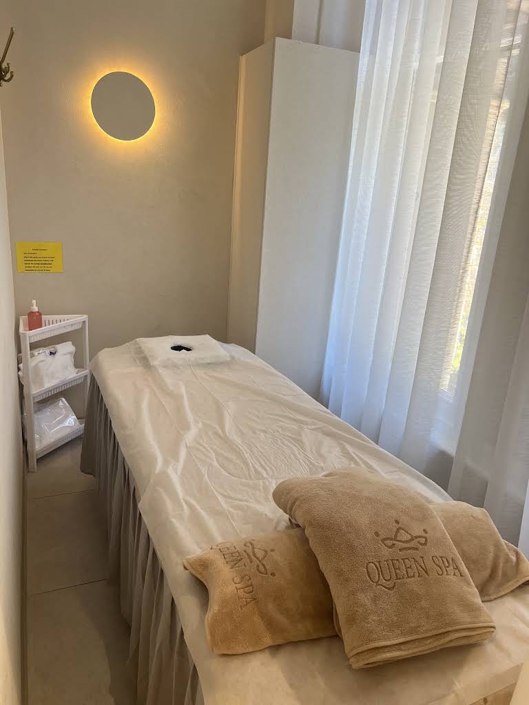 Queen Spa, Sydney, NSW